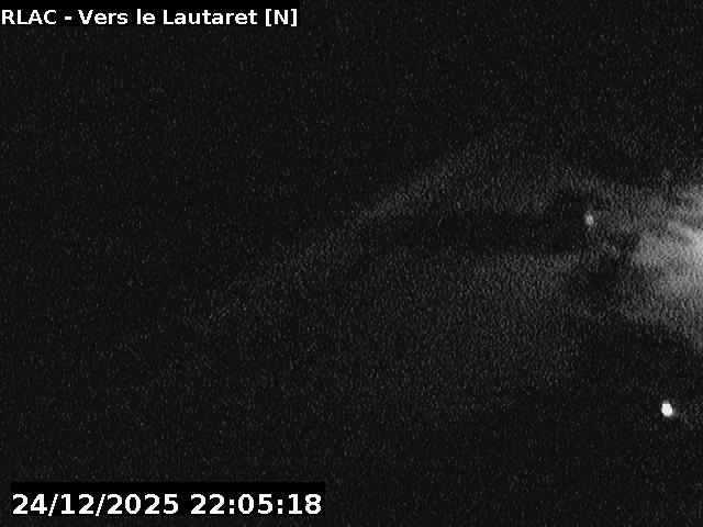 <h2>Caméra routière France - D1091, à proximité du col du Lautaret. Vue multiple entre le Refuge du Lautaret, la route vers Briançon et la route vers le Lautaret</h2>