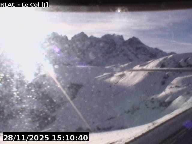 <h2>Caméra routière France - D1091, à proximité du col du Lautaret. Vue multiple entre le Refuge du Lautaret, la route vers Briançon et la route vers le Lautaret</h2>