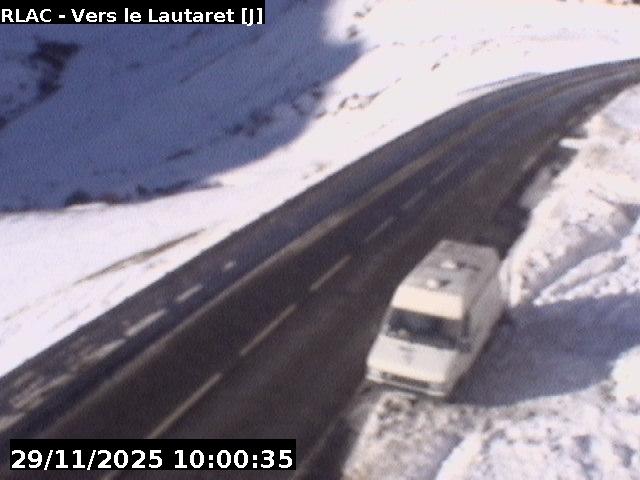 <h2>Caméra routière France - D1091, à proximité du col du Lautaret. Vue multiple entre le Refuge du Lautaret, la route vers Briançon et la route vers le Lautaret</h2>