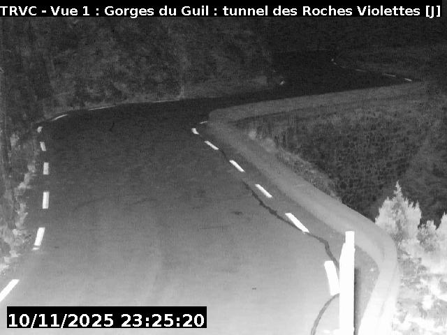 <h2>Webcam sur la D902 au niveau des Gorges du Guil. Caméra située à l'entrée du Tunnel des Roches Violettes. Vue orientée vers Guillestre</h2>