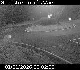 Webcam sur la D902 à Guillestre sur la route qui mène à la station de ski de Vars. Caméra située au niveau du rond-point à l'intersection avec la D902A