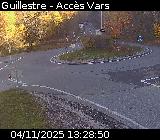 Webcam sur la D902 à Guillestre sur la route qui mène à la station de ski de Vars. Caméra située au niveau du rond-point à l'intersection avec la D902A