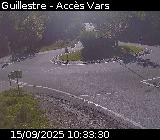Webcam sur la D902 à Guillestre sur la route qui mène à la station de ski de Vars. Caméra située au niveau du rond-point à l'intersection avec la D902A