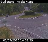 Webcam sur la D902 à Guillestre sur la route qui mène à la station de ski de Vars. Caméra située au niveau du rond-point à l'intersection avec la D902A