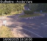 Webcam sur la D902 à Guillestre sur la route qui mène à la station de ski de Vars. Caméra située au niveau du rond-point à l'intersection avec la D902A