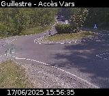 Webcam sur la D902 à Guillestre sur la route qui mène à la station de ski de Vars. Caméra située au niveau du rond-point à l'intersection avec la D902A