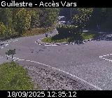 Webcam sur la D902 à Guillestre sur la route qui mène à la station de ski de Vars. Caméra située au niveau du rond-point à l'intersection avec la D902A