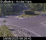 Webcam sur la D902 à Guillestre sur la route qui mène à la station de ski de Vars. Caméra située au niveau du rond-point à l'intersection avec la D902A