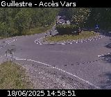 Webcam sur la D902 à Guillestre sur la route qui mène à la station de ski de Vars. Caméra située au niveau du rond-point à l'intersection avec la D902A