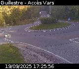 Webcam sur la D902 à Guillestre sur la route qui mène à la station de ski de Vars. Caméra située au niveau du rond-point à l'intersection avec la D902A