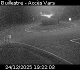 Webcam sur la D902 à Guillestre sur la route qui mène à la station de ski de Vars. Caméra située au niveau du rond-point à l'intersection avec la D902A
