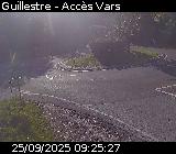 Webcam sur la D902 à Guillestre sur la route qui mène à la station de ski de Vars. Caméra située au niveau du rond-point à l'intersection avec la D902A