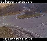 Webcam sur la D902 à Guillestre sur la route qui mène à la station de ski de Vars. Caméra située au niveau du rond-point à l'intersection avec la D902A
