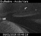 Webcam sur la D902 à Guillestre sur la route qui mène à la station de ski de Vars. Caméra située au niveau du rond-point à l'intersection avec la D902A