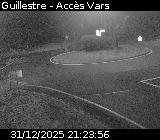 Webcam sur la D902 à Guillestre sur la route qui mène à la station de ski de Vars. Caméra située au niveau du rond-point à l'intersection avec la D902A