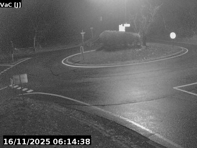 <h2>Webcam sur la D902 à Guillestre sur la route qui mène à la station de ski de Vars. Caméra située au niveau du rond-point à l'intersection avec la D902A</h2>