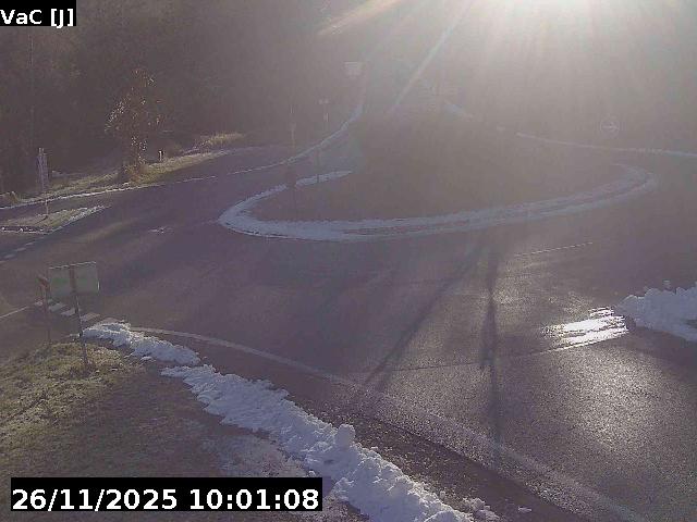 <h2>Webcam sur la D902 à Guillestre sur la route qui mène à la station de ski de Vars. Caméra située au niveau du rond-point à l'intersection avec la D902A</h2>